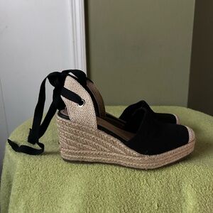 NWOT SCHUTZ Black and Tan Espadrille Wedges Heels Sz 38